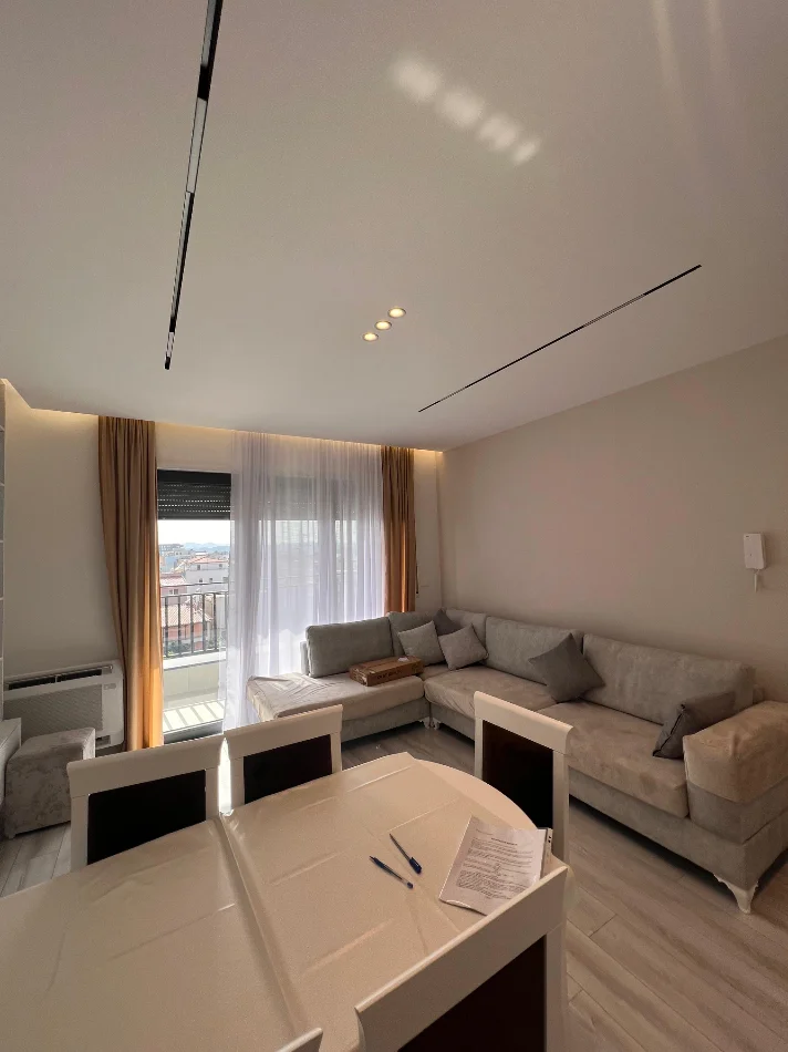 Tirane, jepet me qera apartament 1+1+Ballkon Kati 4, 70 m² 600 € (Rruga Jordan Misja, afer Stacionit te Trenit)