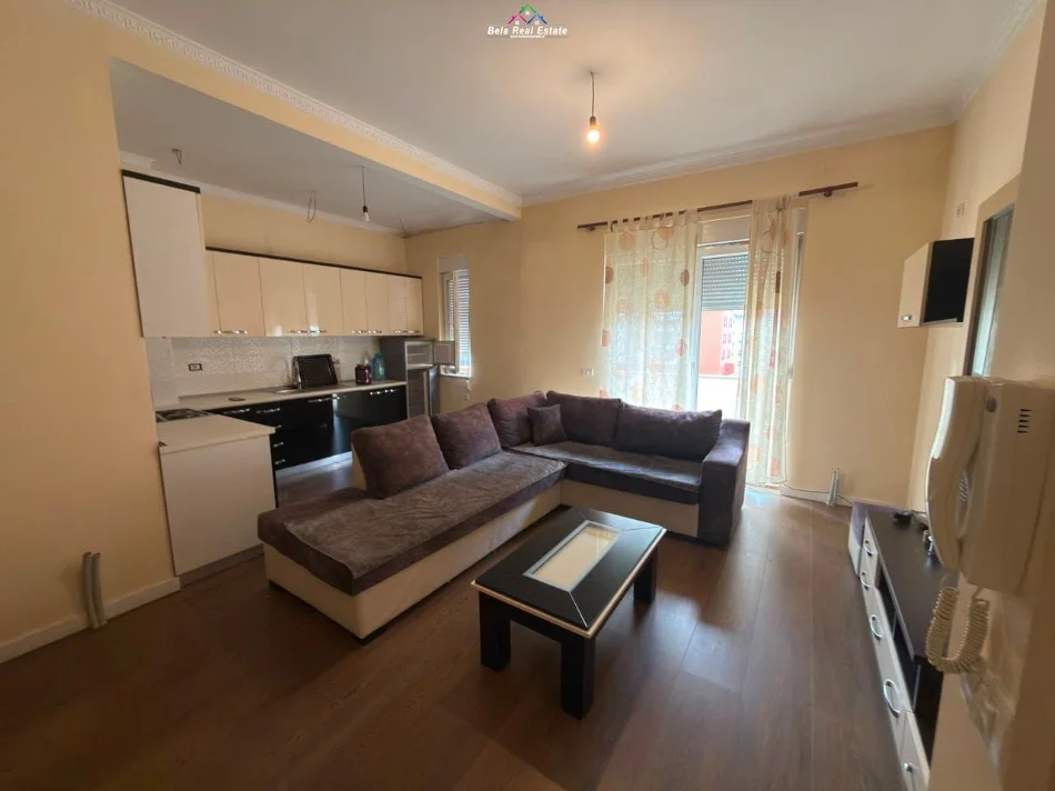 Tirane, jepet me qera apartament 1+1+Ballkon Kati 4, 71 m² 580 € (kompleksi delijorgji)