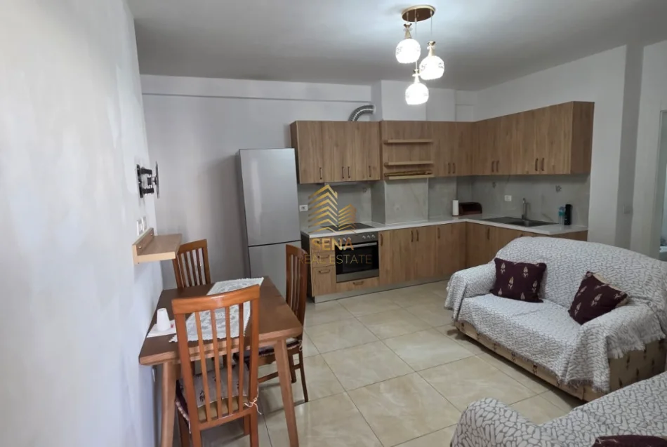 Tirane, jepet me qera apartament 1+1+Ballkon Kati 4, 80 m² 450 € (Astir, Kompleksi Jolla)