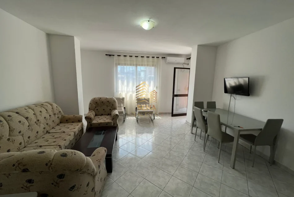 Tirane, jepet me qera apartament 1+1+Ballkon Kati 4, 82 m² 500 € (Brryl)