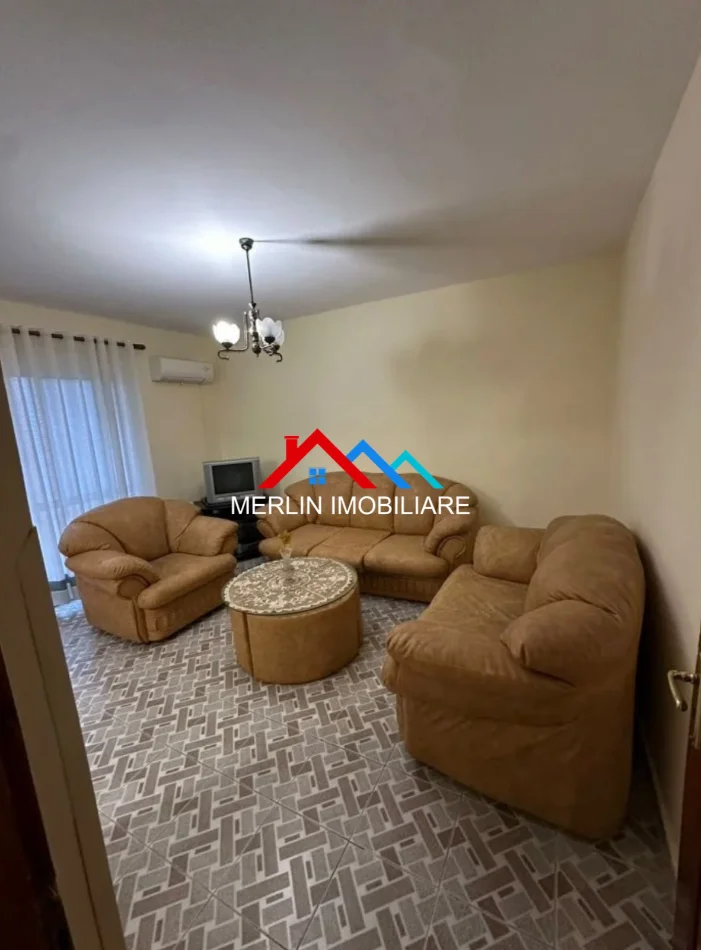 Tirane, jepet me qera apartament 1+1+Ballkon Kati 4, 90 m² 60,000 LEKE (BULEVARDI ZOGU I PARE)