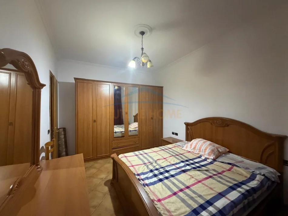 Tirane, jepet me qera apartament 1+1+Ballkon Kati 5, 49 m² 550 € (Stadiumi Dianmo)