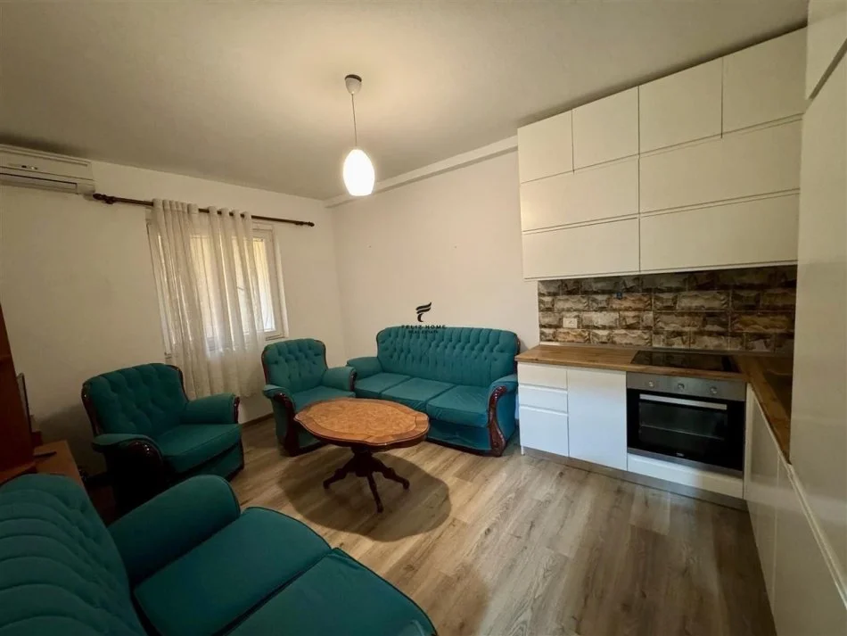Tirane, jepet me qera apartament 1+1+Ballkon Kati 5, 50 m² 550 € (RRUGA E ELBASANIT)