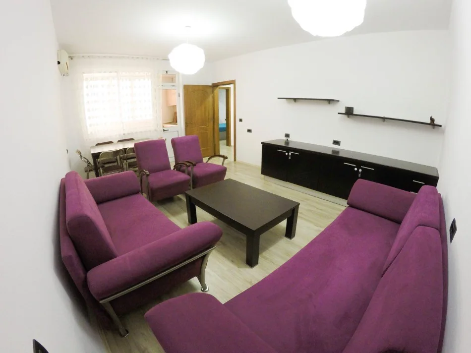 Tirane, jepet me qera apartament 1+1+Ballkon Kati 5, 54 m² 500 € (myslym shyri)
