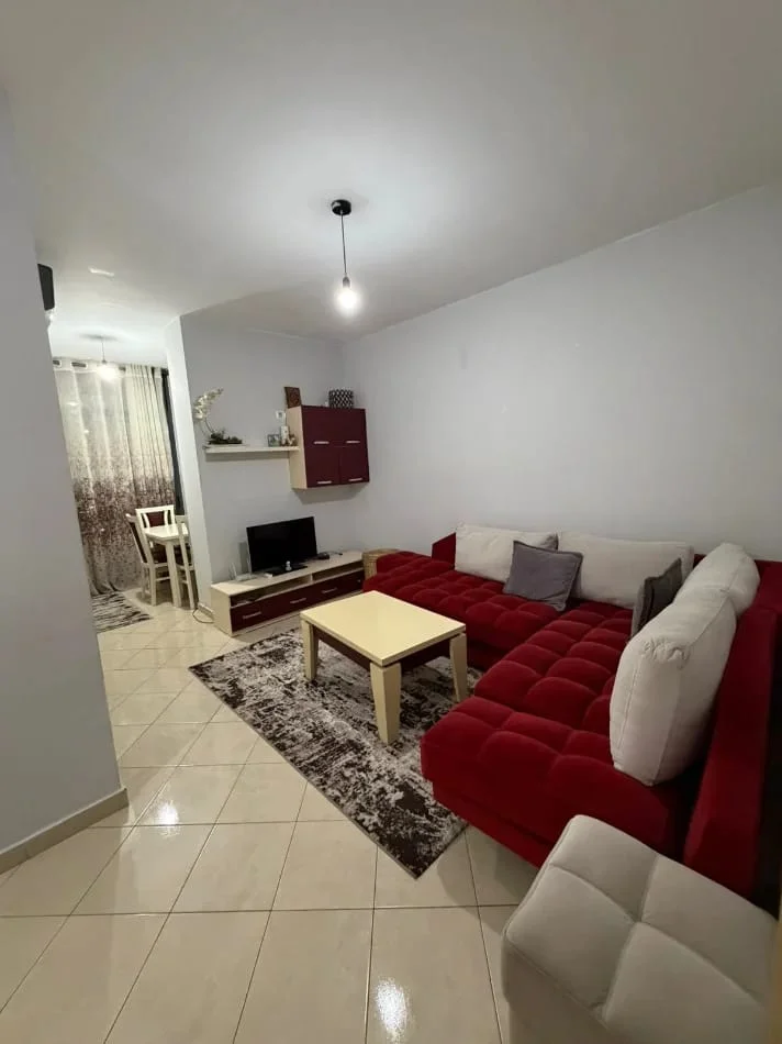 Tirane, jepet me qera apartament 1+1+Ballkon Kati 5, 58 m² 400 €