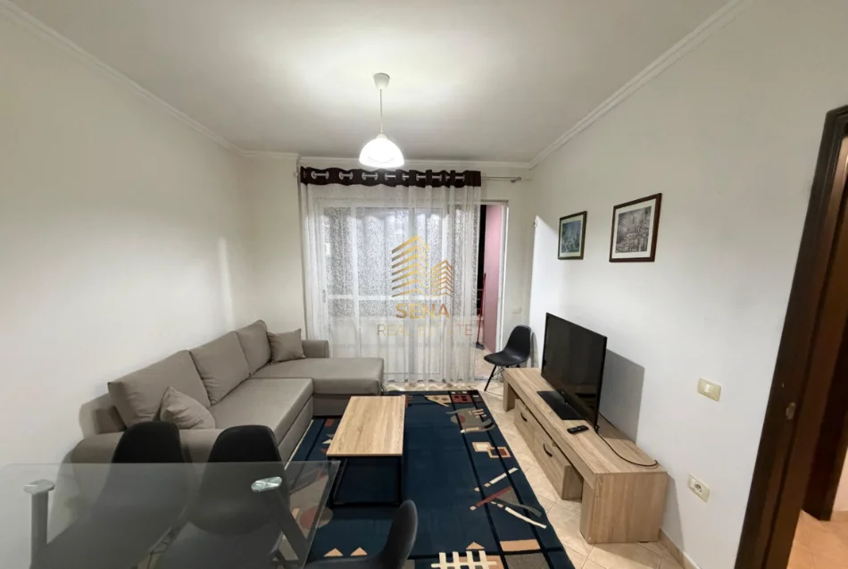 Tirane, jepet me qera apartament 1+1+Ballkon Kati 5, 60 m² 400 € (Yzberisht)