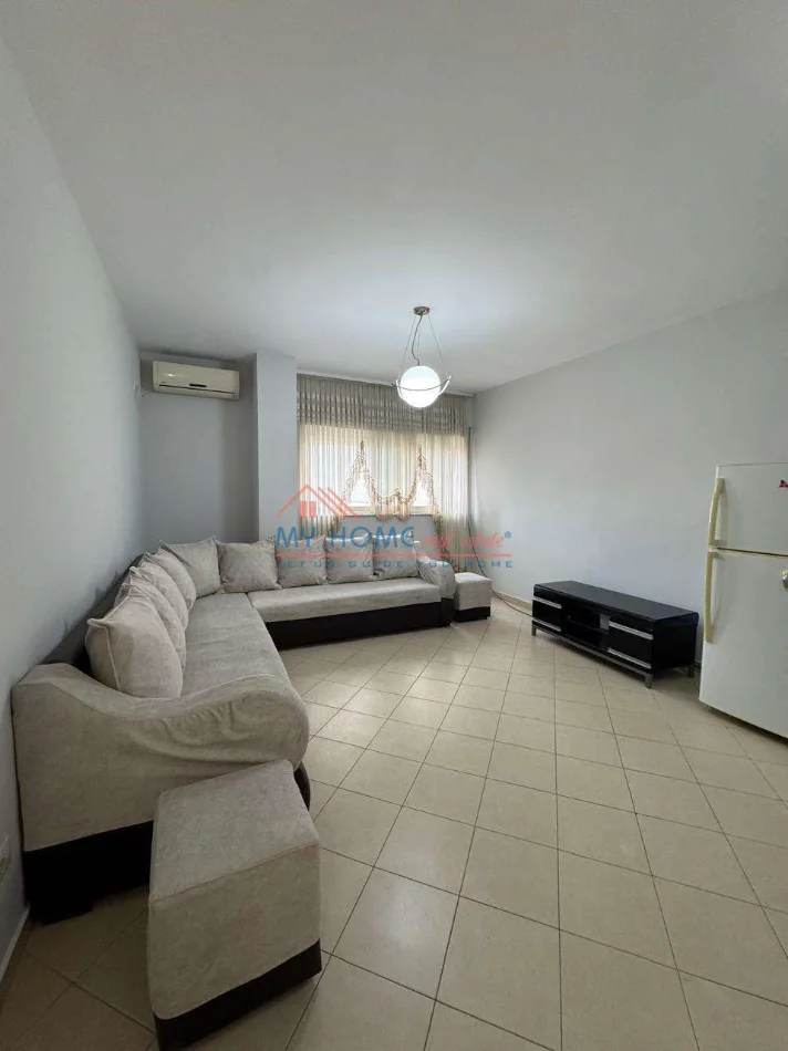 Tirane, jepet me qera apartament 1+1+Ballkon Kati 5, 60 m² 500 € (Don Bosko)