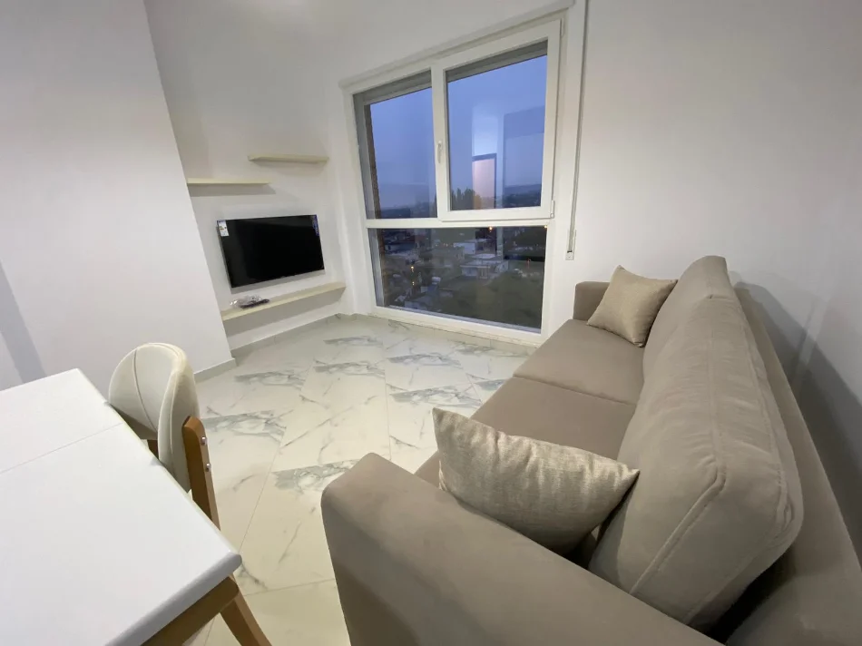 Tirane, jepet me qera apartament 1+1+Ballkon Kati 5, 60 m² 520 € (Don Bosko)