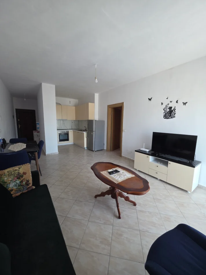 Tirane, jepet me qera apartament 1+1+Ballkon Kati 5, 63 m² 350 € (Rruga Thoma Koxhaj)