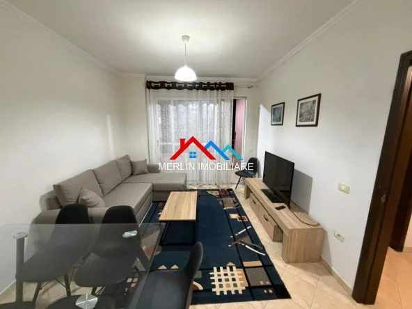 Tirane, jepet me qera apartament 1+1+Ballkon Kati 5, 63 m² 416 € (RRUGA JOKLIN PERSI,YZBERISHT)