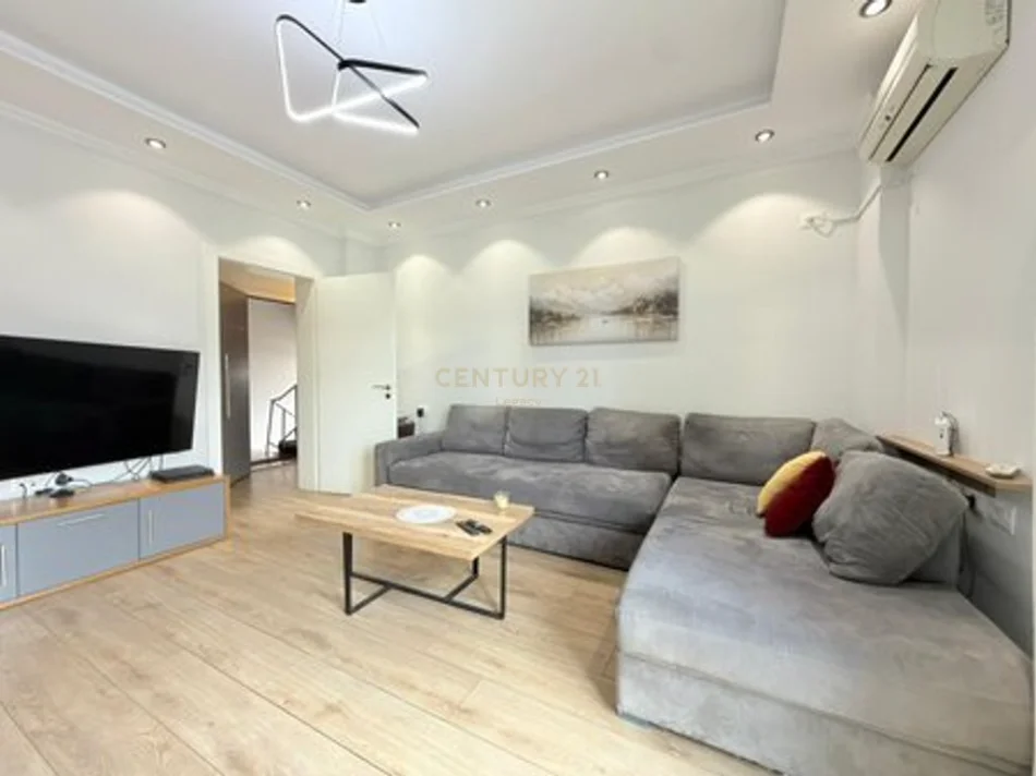 Tirane, jepet me qera apartament 1+1+Ballkon Kati 5, 65 m² 450 € (Ali Dem)
