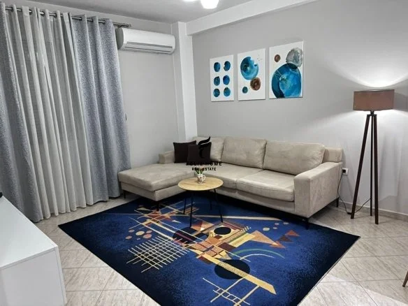 Tirane, jepet me qera apartament 1+1+Ballkon Kati 5, 65 m² 550 € (RRUGA E KAVAJES)