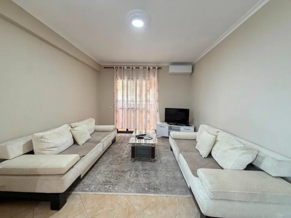 Tirane, jepet me qera apartament 1+1+Ballkon Kati 5, 67 m² 500 € (pranë QSUT (Spitalet) !)
