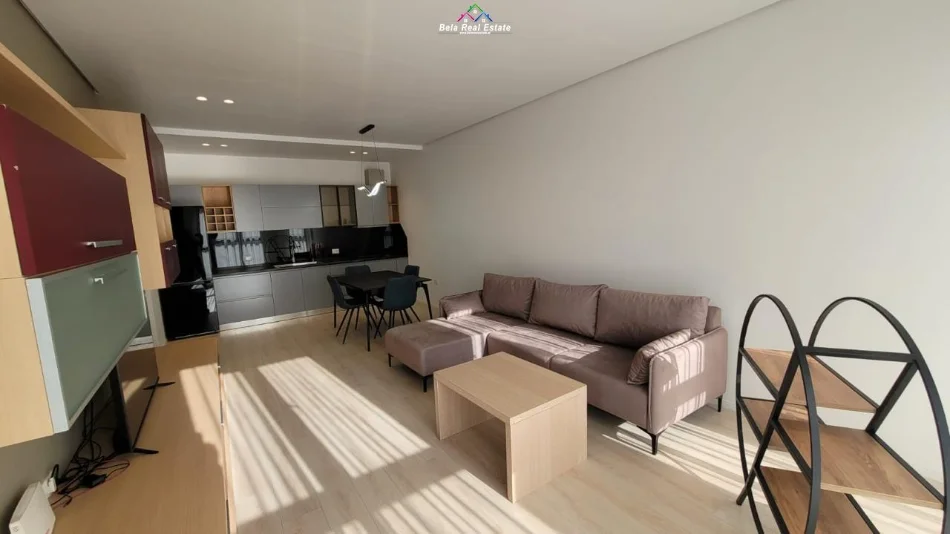 Tirane, jepet me qera apartament 1+1+Ballkon Kati 5, 74 m² 600 € (Rruga e Dibres)