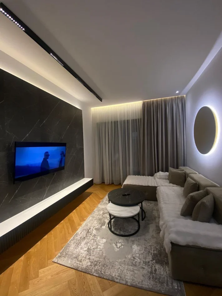 Tirane, jepet me qera apartament 1+1+Ballkon Kati 5, 75 m² 1.200 € (Kompleksi Delijorgji)