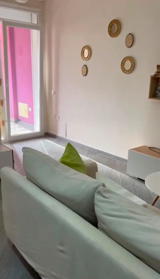 Tirane, jepet me qera apartament 1+1+Ballkon Kati 5, 77 m² 480 € (Kopshti Botanik)