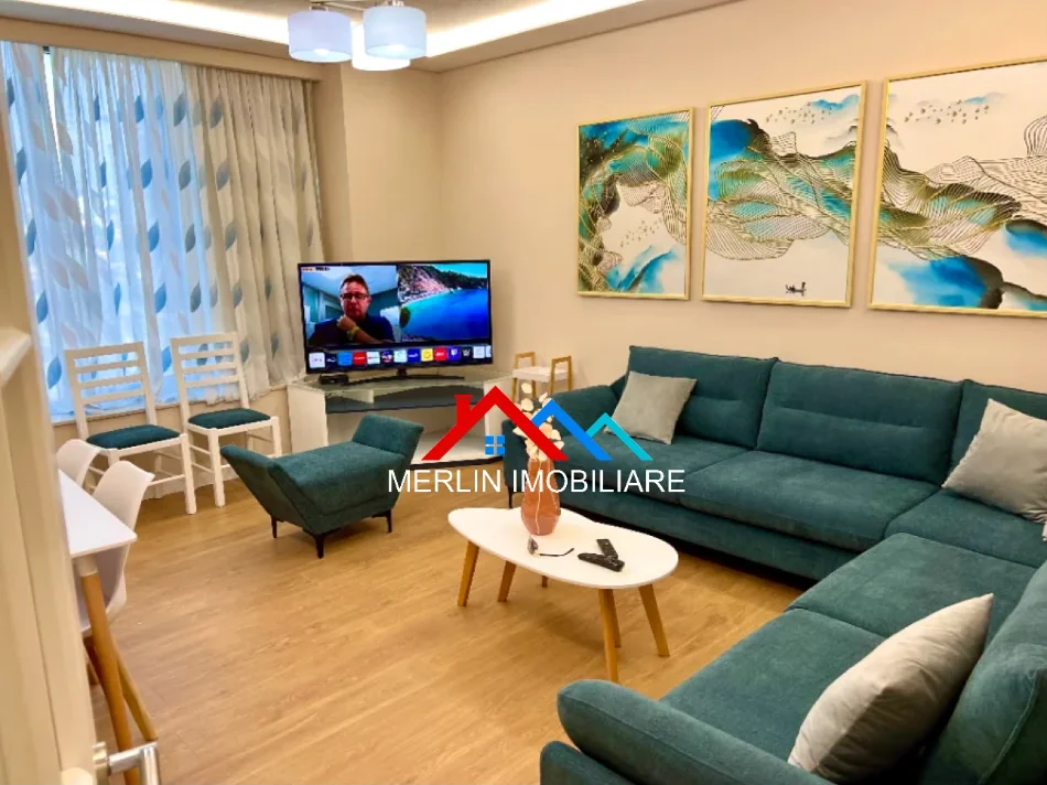 Tirane, jepet me qera apartament 1+1+Ballkon Kati 5, 78 m² 650 € (RRUGA PETRO NINI LUARASI,ISH-TREGU ELEKETRIK)