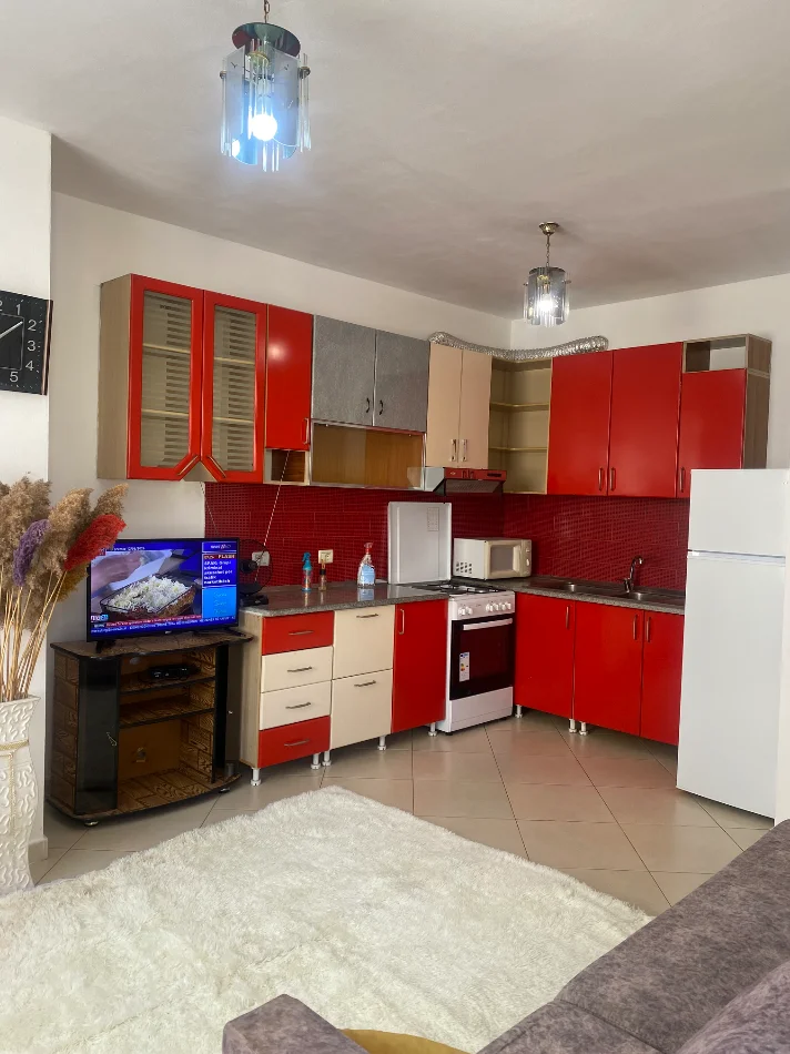 Tirane, jepet me qera apartament 1+1+Ballkon Kati 6, 350 € (Pallatet Fratari Astire)
