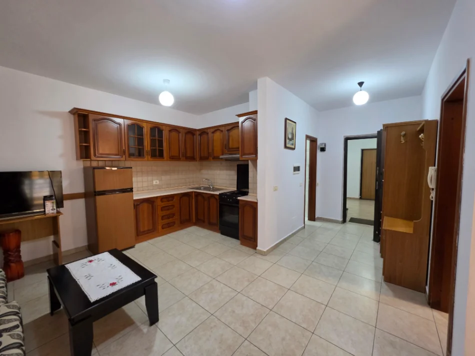 Tirane, jepet me qera apartament 1+1+Ballkon Kati 6, 54 m² 500 € (Bulevardi Zogu I)