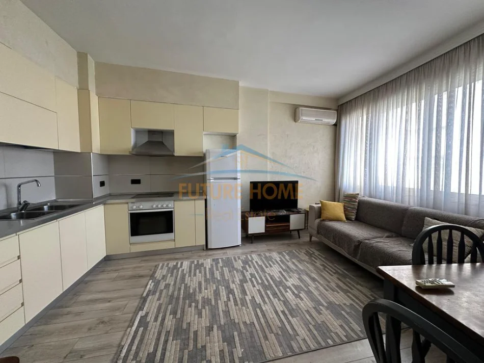 Tirane, jepet me qera apartament 1+1+Ballkon Kati 6, 58 m² 450 € (Unaza e Re)