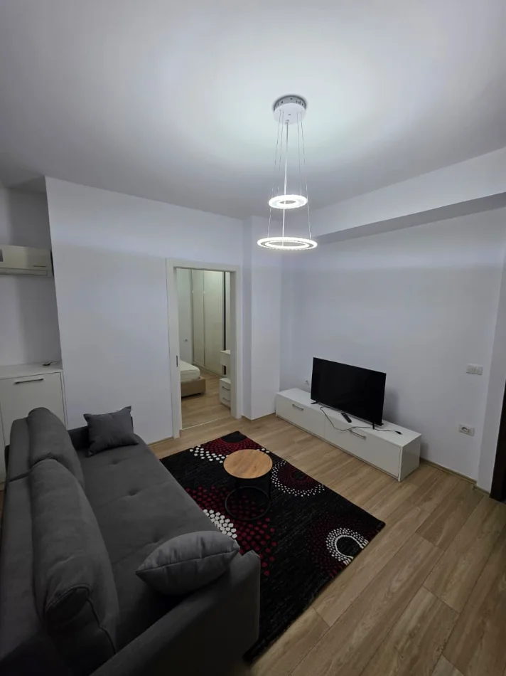 Tirane, jepet me qera apartament 1+1+Ballkon Kati 6, 60 m² 420 € (Liqeni i Thatë)
