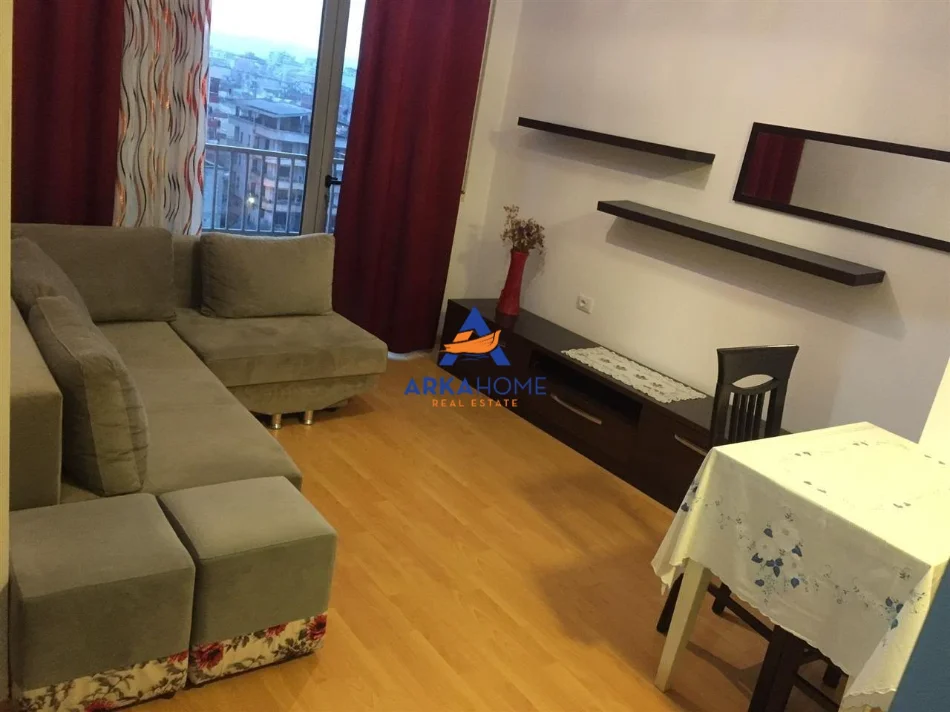 Tirane, jepet me qera apartament 1+1+Ballkon Kati 6, 60 m² 543 €