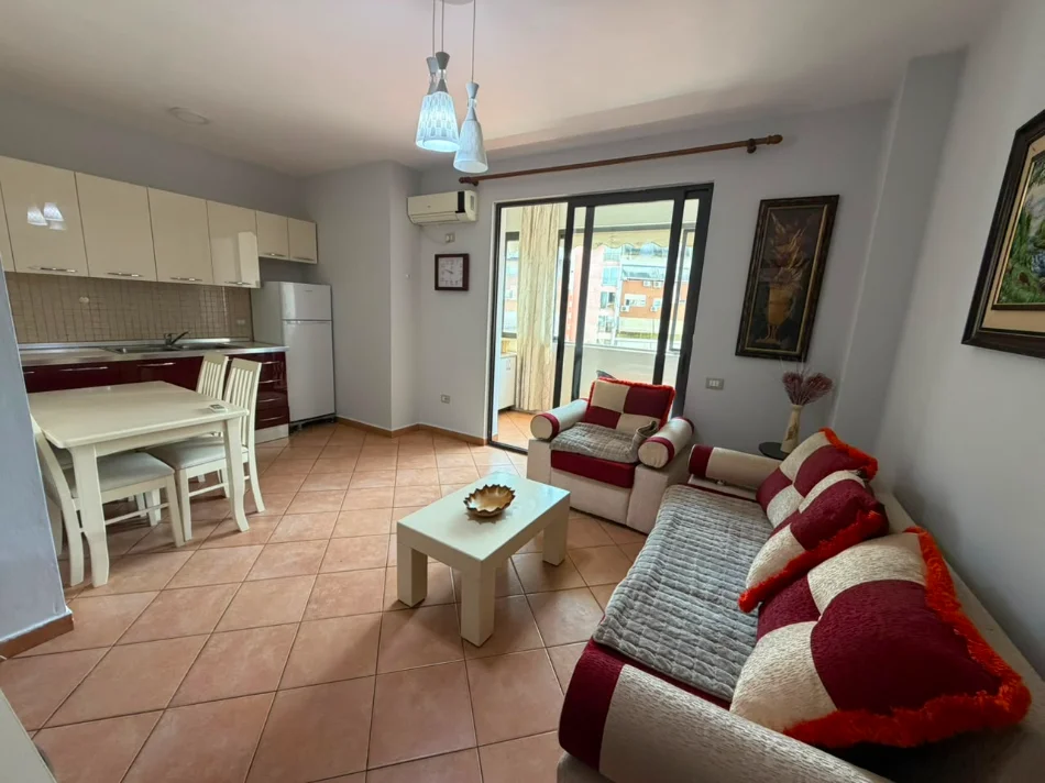 Tirane, jepet me qera apartament 1+1+Ballkon Kati 6, 65 m² 500 € (Ish Tregu Elektrik)