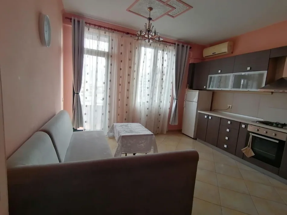 Tirane, jepet me qera apartament 1+1+Ballkon Kati 6, 65 m² 500 mije leke (21 Dhjetori)