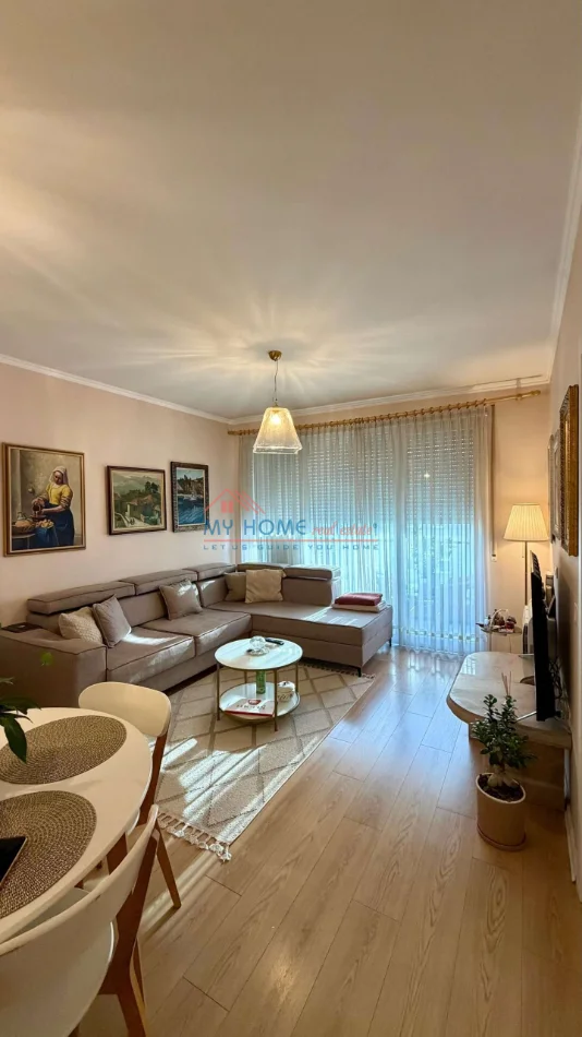 Tirane, jepet me qera apartament 1+1+Ballkon Kati 6, 65 m² 700 € (Don Bosko)