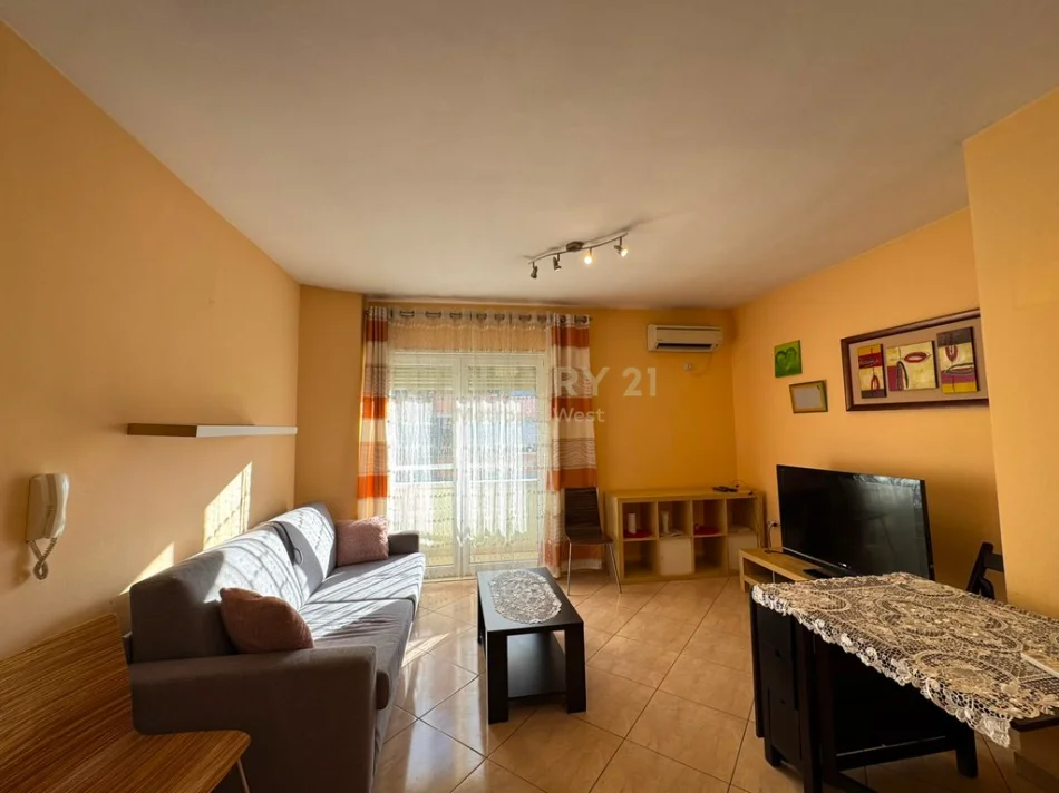 Tirane, jepet me qera apartament 1+1+Ballkon Kati 6, 68 m² 600 € (Pazari i Ri)