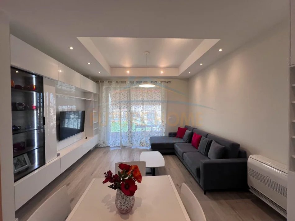 Tirane, jepet me qera apartament 1+1+Ballkon Kati 6, 69 m² 800 € (Zogu i zi)