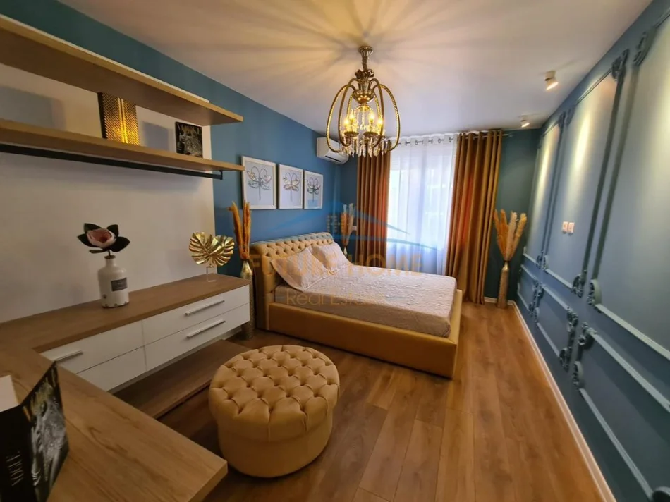 Tirane, jepet me qera apartament 1+1+Ballkon Kati 6, 69 m² 900 €