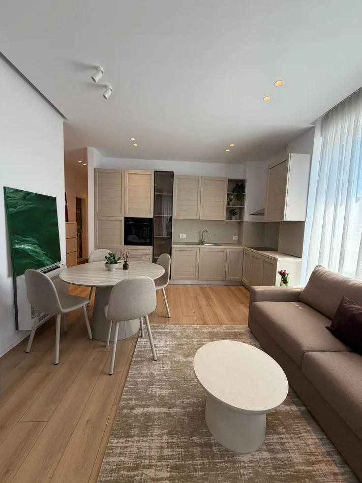 Tirane, jepet me qera apartament 1+1+Ballkon Kati 6, 70 m² 105.000 €
