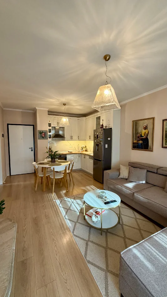 Tirane, jepet me qera apartament 1+1+Ballkon Kati 6, 70 m² 650 € (Fiori DI Bosko)