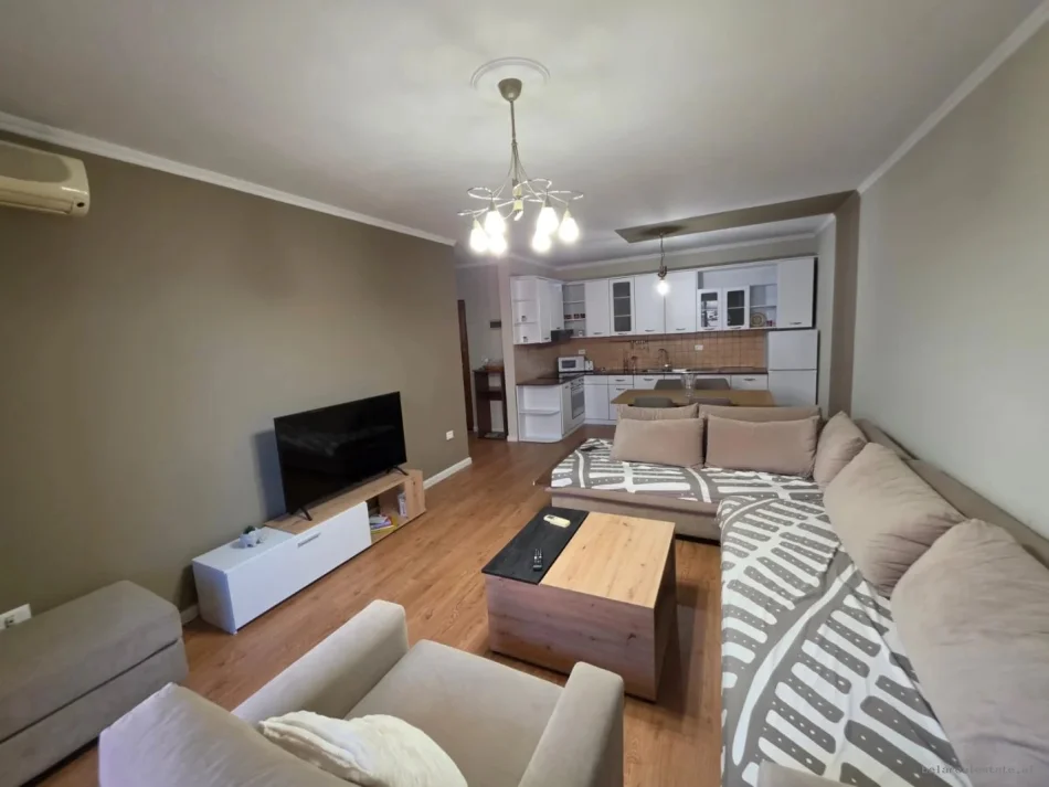 Tirane, jepet me qera apartament 1+1+Ballkon Kati 6, 74 m² 750 €