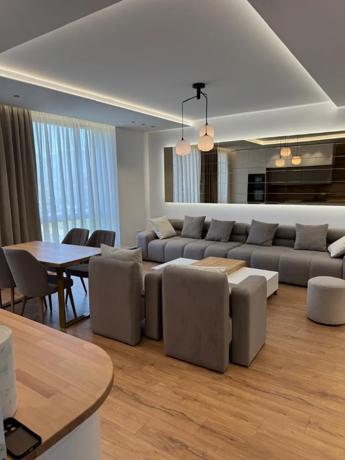 Tirane, jepet me qera apartament 1+1+Ballkon Kati 6, 76 m² 700 € (bulevardi i ri)