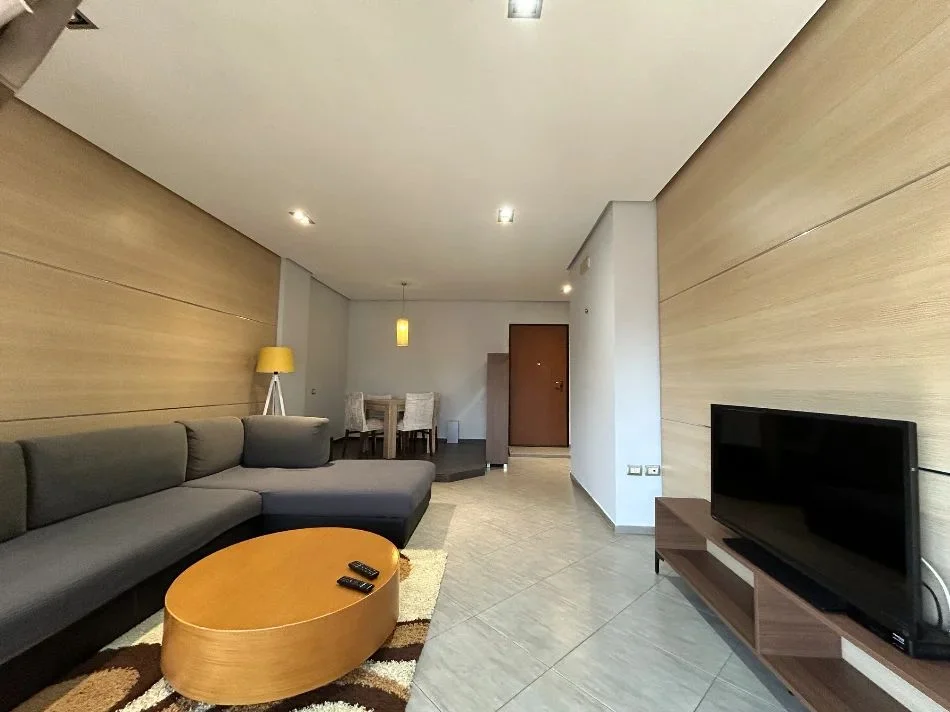 Tirane, jepet me qera apartament 1+1+Ballkon Kati 6, 77 m² 580 € (KOMUNA E PARISIT)