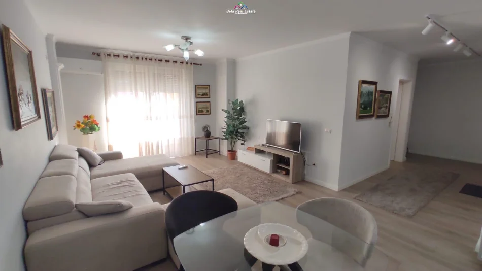 Tirane, jepet me qera apartament 1+1+Ballkon Kati 6, 80 m² 650 € (Rrugica e Sales)