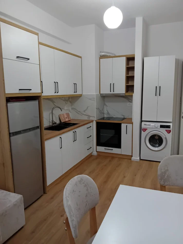 Tirane, jepet me qera apartament 1+1+Ballkon Kati 7, 48 m² 450 € (Pashko hysa)