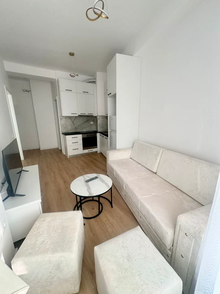 Tirane, jepet me qera apartament 1+1+Ballkon Kati 7, 55 m² 420 €
