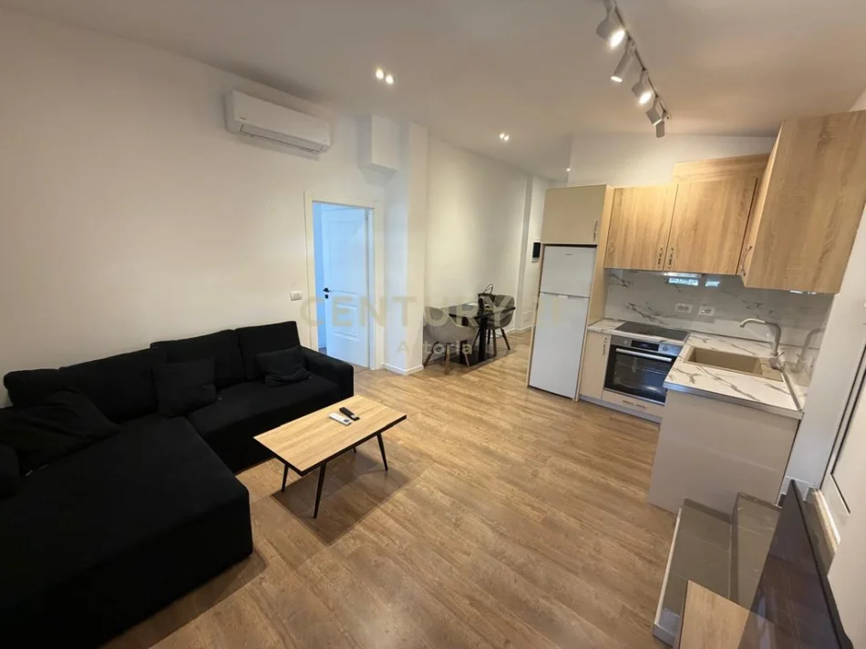Tirane, jepet me qera apartament 1+1+Ballkon Kati 7, 600 €