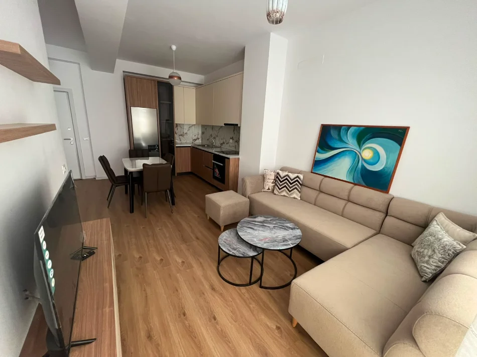 Tirane, jepet me qera apartament 1+1+Ballkon Kati 7, 60 m² 450 € (Ali Demi/Rezidenca Kaimi)