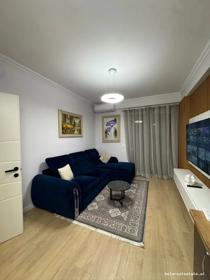 Tirane, jepet me qera apartament 1+1+Ballkon Kati 7, 60 m² 530 € (astir)
