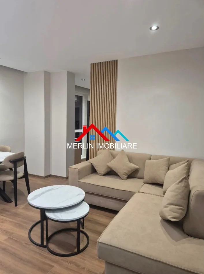 Tirane, jepet me qera apartament 1+1+Ballkon Kati 7, 60 m² 590 € (RRUGA E DIBRES)