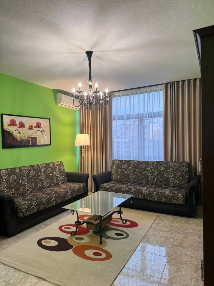Tirane, jepet me qera apartament 1+1+Ballkon Kati 7, 63 m² 500 € (STACIONI TRENIT)