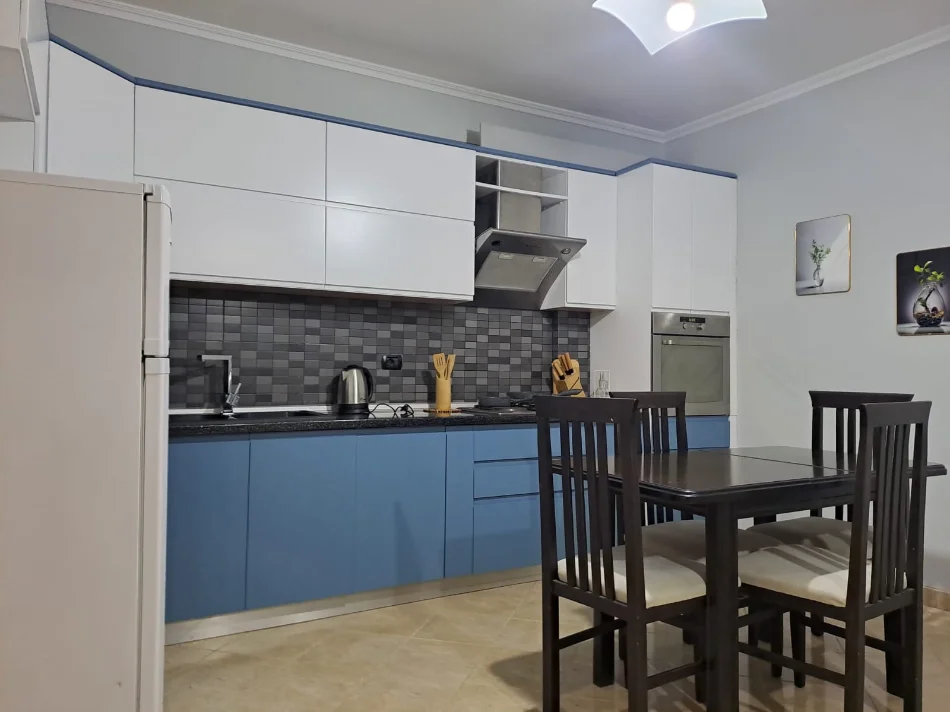 Tirane, jepet me qera apartament 1+1+Ballkon Kati 7, 64 m² 450 € (Prane Urgjenes se Pediatrise,Rruga Kongresi i Manastirit)