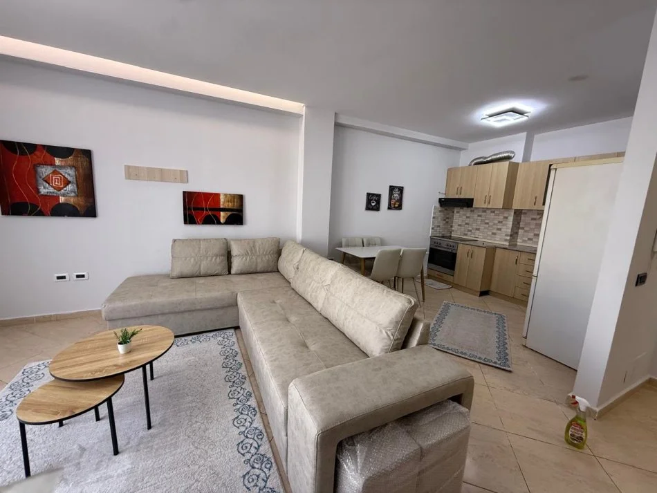 Tirane, jepet me qera apartament 1+1+Ballkon Kati 7, 74 m² 430 € (YZBERISHT)