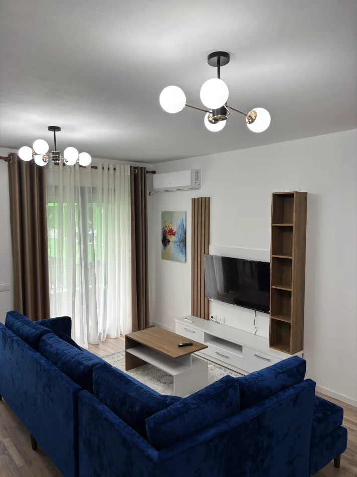 Tirane, jepet me qera apartament 1+1+Ballkon Kati 7, 78 m² 550 € (Kompleksi i arb-trans)