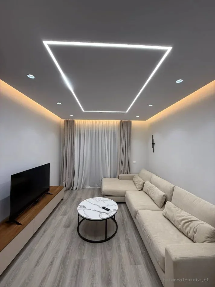 Tirane, jepet me qera apartament 1+1+Ballkon Kati 7, 78 m² 700 €