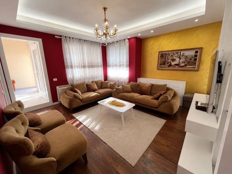 Tirane, jepet me qera apartament 1+1+Ballkon Kati 7, 87 m² 548 € (CASA ITALIA)